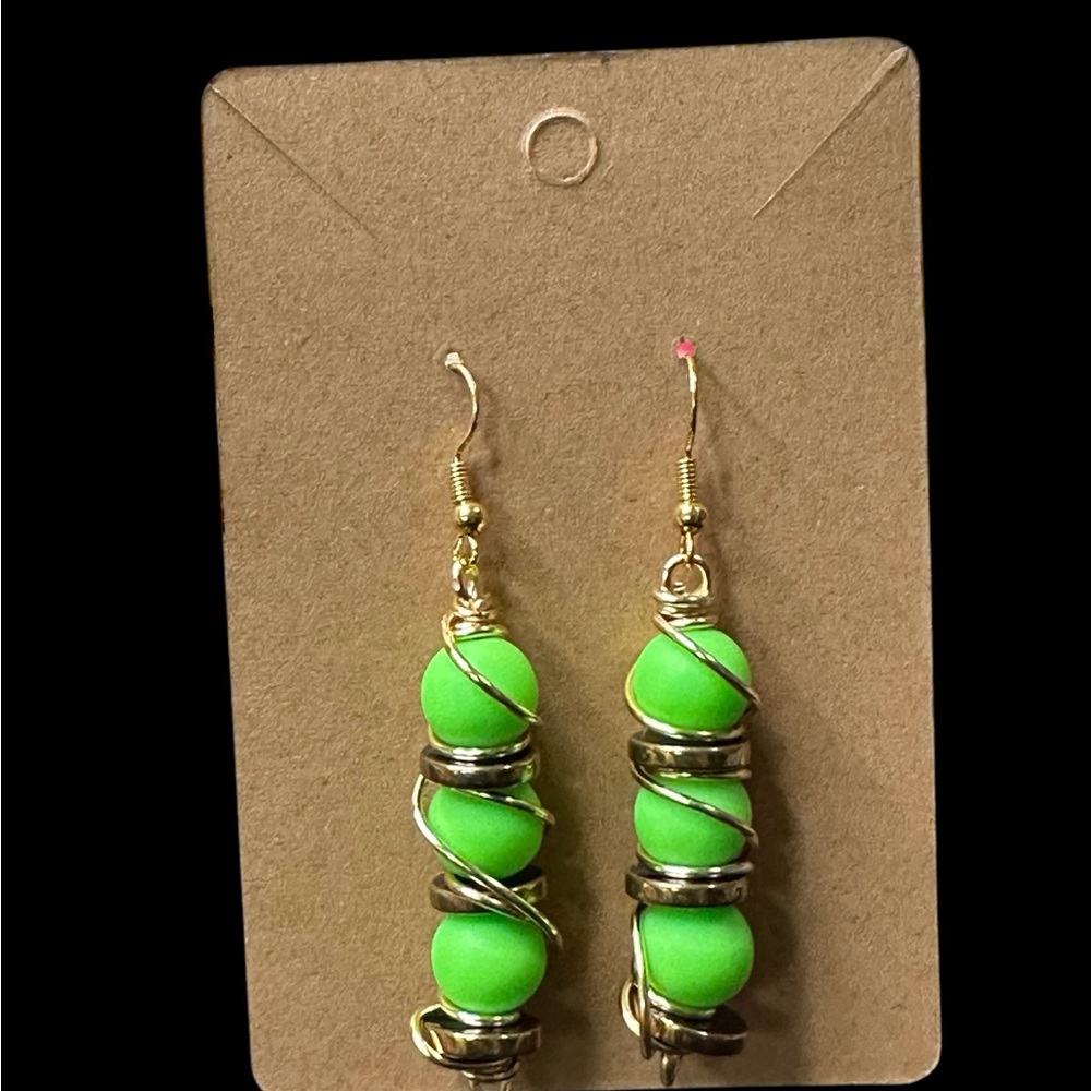 Neon Green Beaded Bracelet with Gold Tag - Picture 8 of 10